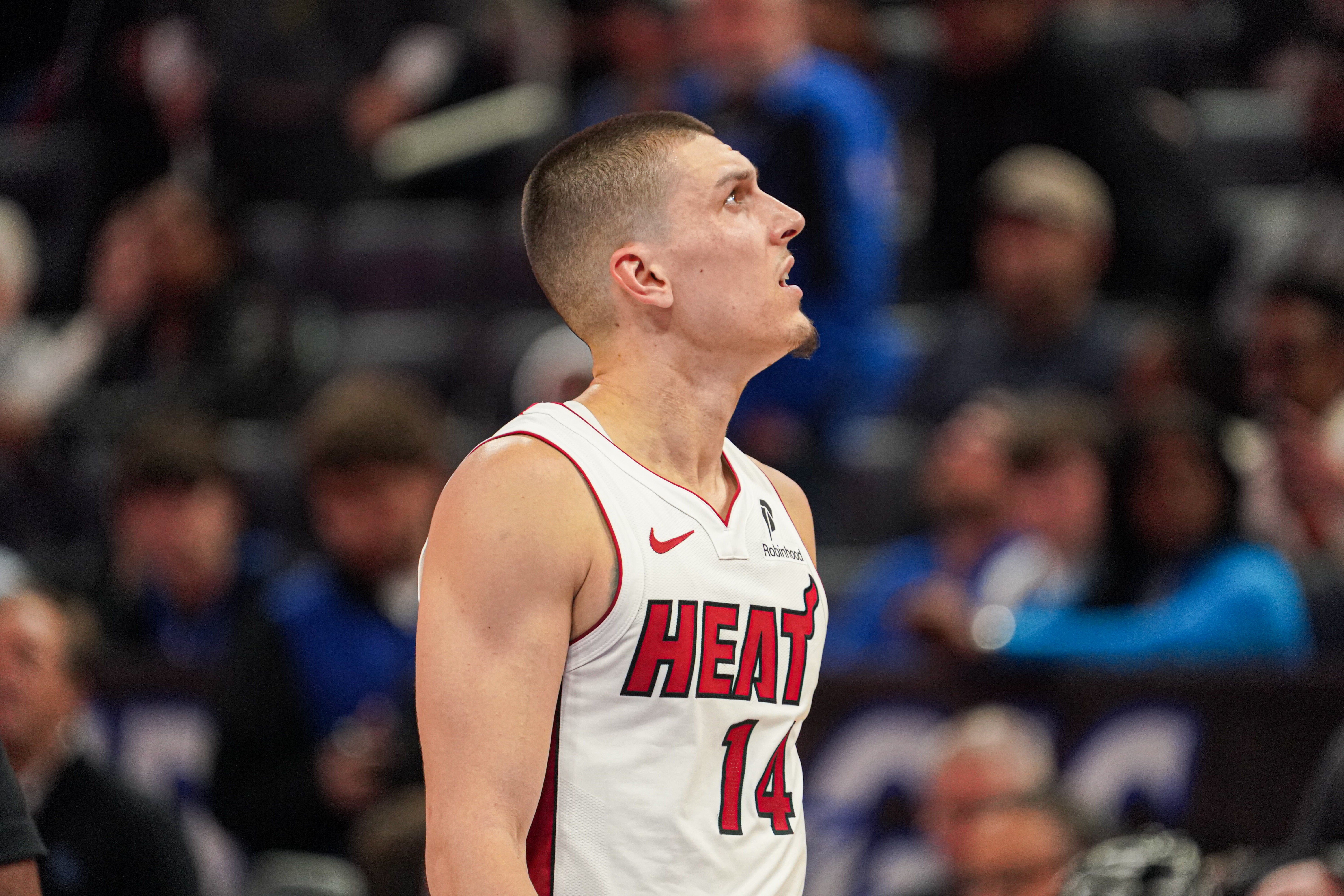 希罗：进攻中更多使用挡拆很棒 打不打挡拆取决于对手是谁