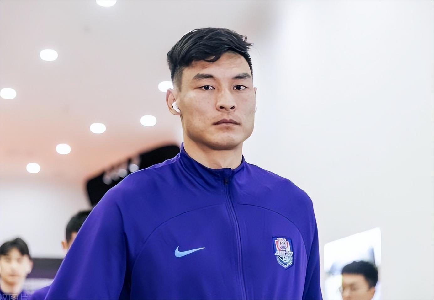 开云-韩鹏飞已跟着蓉城冬训，为何网传他要回到津门虎，背后原因找到了